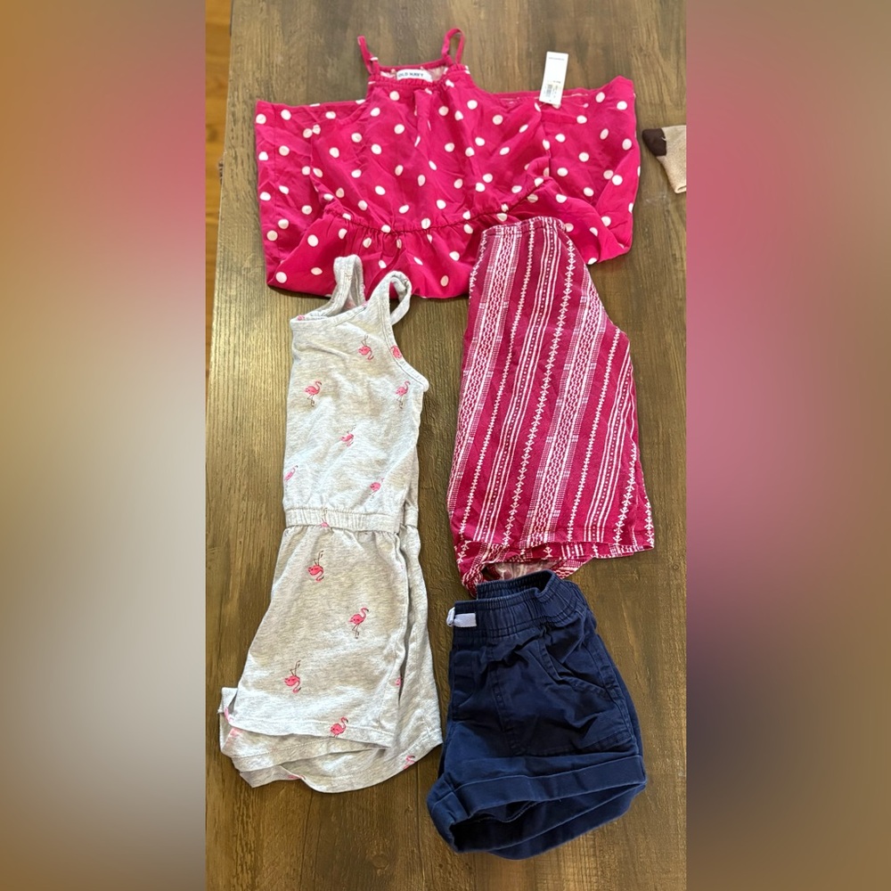 Lot of Girl’s Old Navy clothing in size 6-7